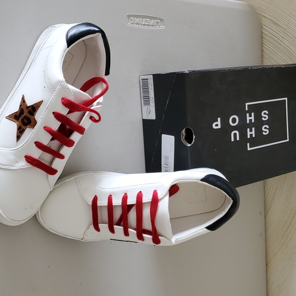 Shu shop sneakers with Leopord star on one side
